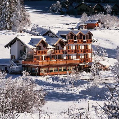Hotel Kapriol Castello Tesino Exteriér fotografie
