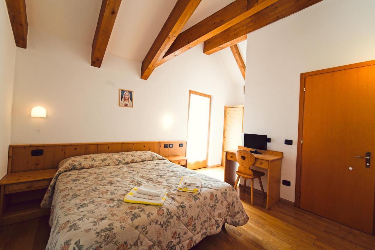 Hotel Kapriol Castello Tesino Exteriér fotografie