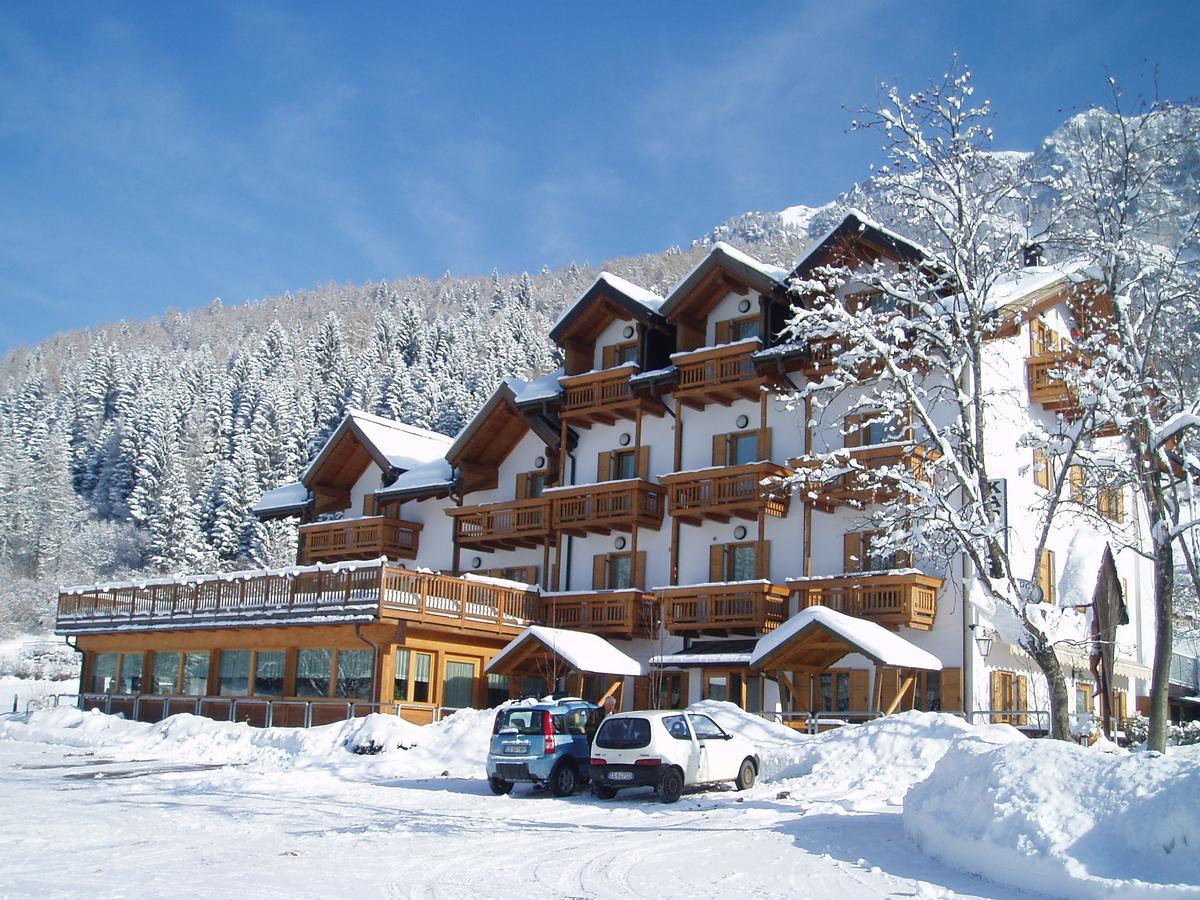 Hotel Kapriol Castello Tesino Exteriér fotografie